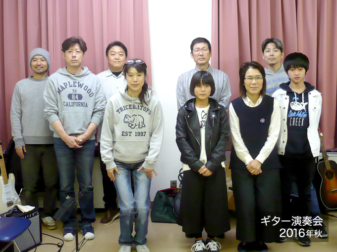演奏会に参加された８名の生徒さんと講師の集合写真