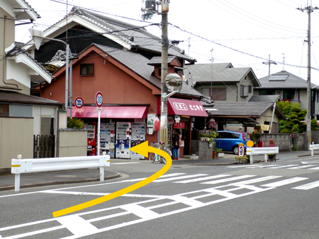 南側から見るたこ焼き屋さん